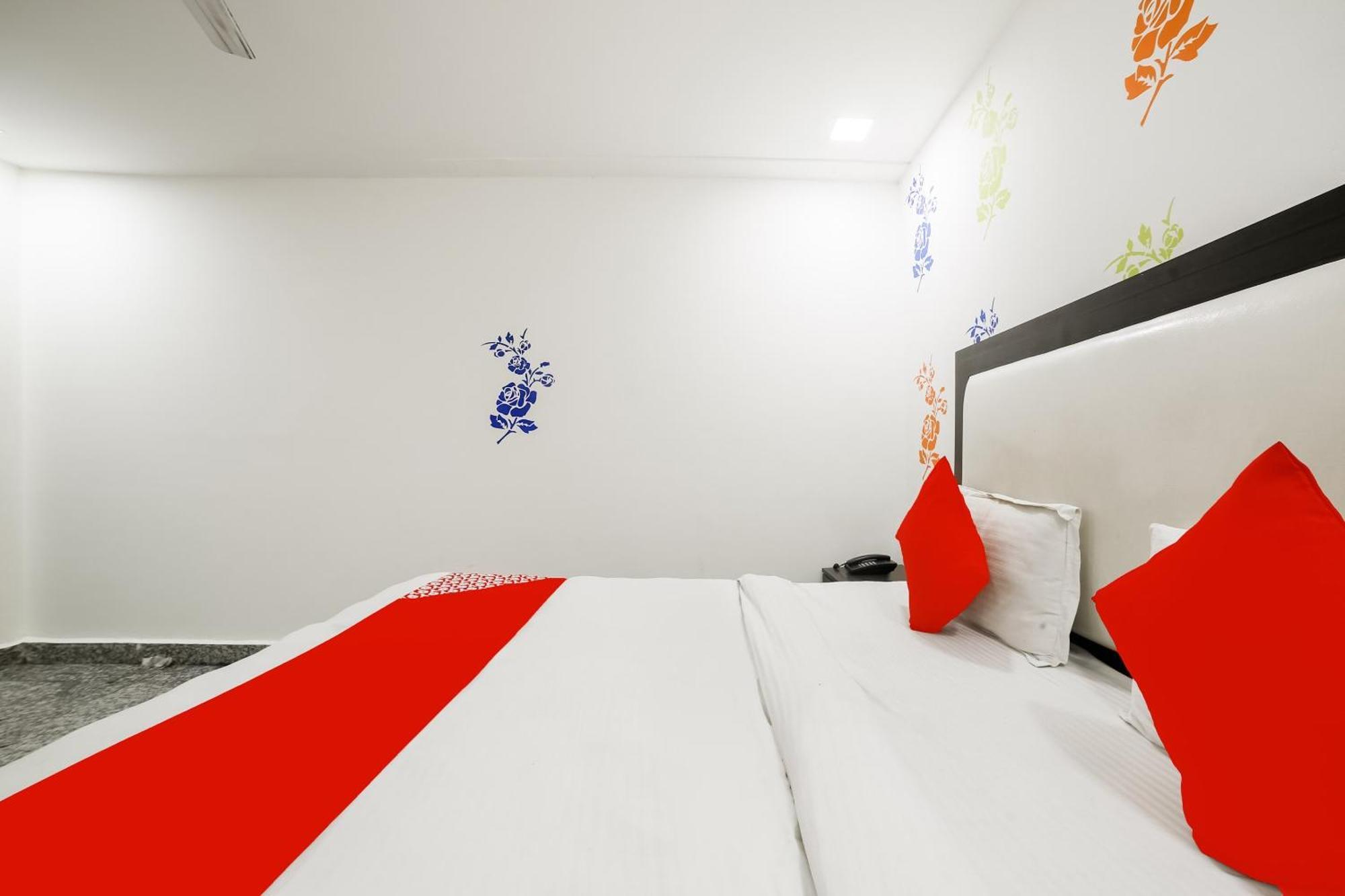 My Comfortable Hotel Nowe Delhi Zewnętrze zdjęcie